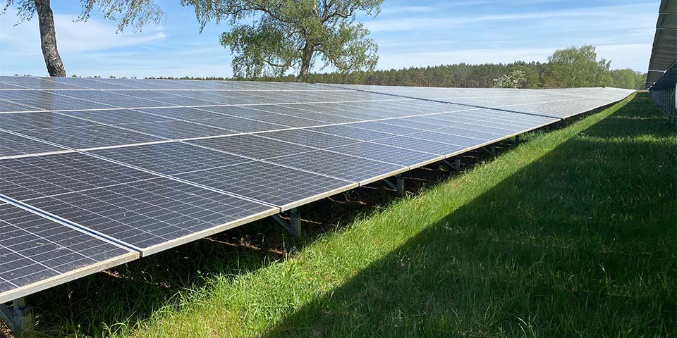 Modulreihe bei der ersichtlich wird, dass diese nicht eben ist.